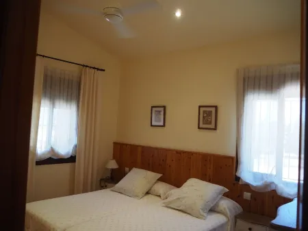 House with garden, basketball, tennis. Close to the sea and the mountain. Families