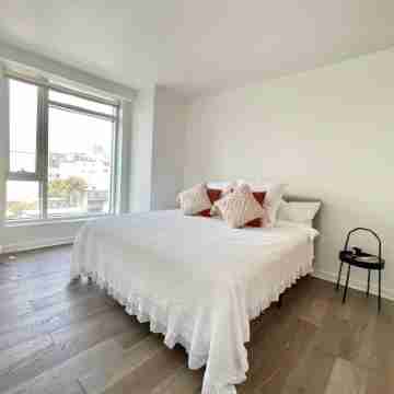 Spacious and modern 2 bedroom in Pacific Heights Rooms