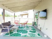 Charming 3-bedroom 6 beds. 2.5 bath. Pools access house with WiFi and AC in Kyle Hotels in Kyle