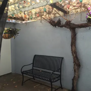 Charming 2-bedroom house with AC in Modesto