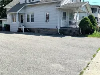 Cozy First Floor Apartment. Located in a quiet neighborhood. Hotels in Chicopee