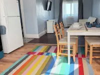 Charming 2-bedroom building in delightful Hull with ocean view Hotels in Hull