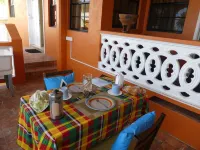 Southern Comfort at its best!  Family suite overlooking quaint village street...  호텔