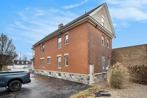 NEW 1st Floor Victorian Flat in Downtown Kalamazoo
