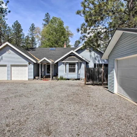 All-Seasons Chewelah Home: Fish, Golf & Ski!