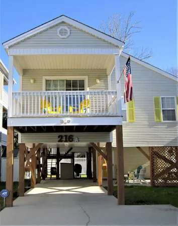 Newly Remodeled • Linens Included • Beach Gear Provided! Отели в г. Серфсайд Бич