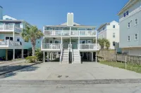 Condo w/ 2 Decks - Steps to Wrightsville Beach! - Parking