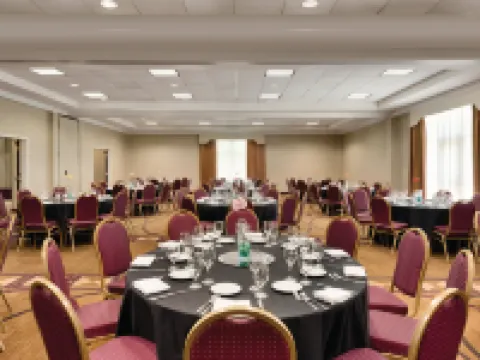 DoubleTree by Hilton Hotel Milwaukee - Brookfield Hotels in Brookfield