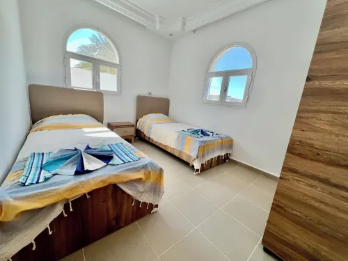 House 7 minutes walk from the beach with Jacuzzi