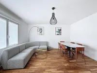 Newly renovated 3-bedroom apartment 300m from the beach and Rue St Jean