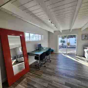 3-bedroom house in fabulous Oceanside 1 mile to beach Others