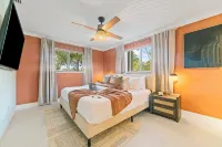 Sunny-Haven 3 Bedroom PoolVilla With GameRoom near the Beach & Shopping Centers