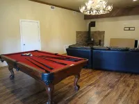 The Treehouse a 4-bedroom log cabin on 3 acres in Heber-Overgaard