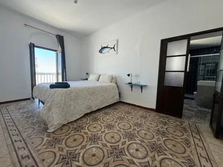 Right in the historic center, this house offers space and superb views. Отели в г. Вехер-де-ла-Фронтера