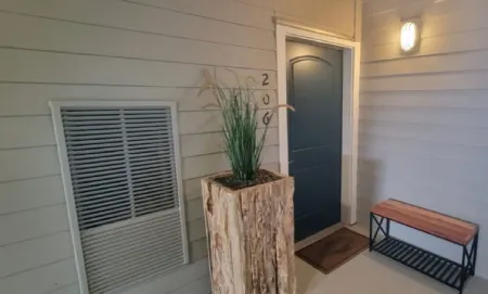 Peaceful, river front, 2-bedroom condo with WiFi in Seaside