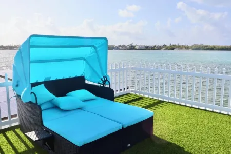 Charming house boat with 2 bedrooms and WiFi, AC in wonderful Islamorada