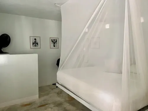 King room with Deck pool, in front of bay n beach!