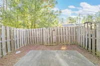 Cozy & Spacious Townhouse in a Gated Community Hotels in Martinez