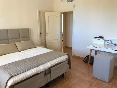 Roca de Leones, beautiful villa with sea view, close to beach and town Cala de Les Palmeretes附近的飯店