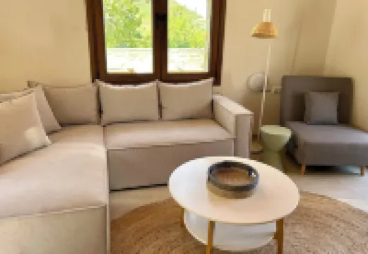 Charming 1-bedroom cottage with beautiful views in enchanting Mikros Prinos