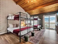 White Mtn Lux Retreat - Hot Tub, Sauna & Game Room 巴特利特住宿飯店
