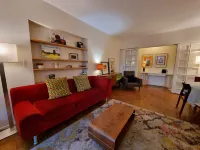 Paris Appartement Entire 75m2 Hotels in Belleville