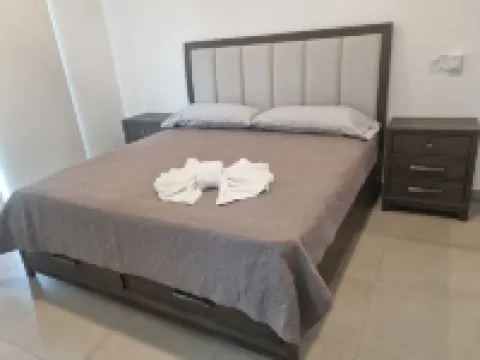 Brand new private home in a gated colony. 5 min walk to beach and all facilities 坦博爾酒店