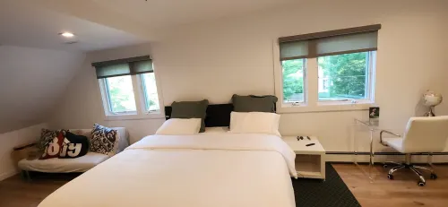 Hamptons Summer House With salted water PoolNear the Beach.