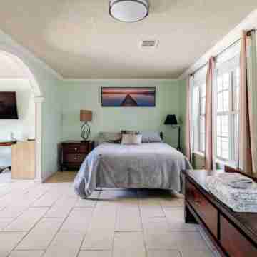 Relaxing Guest House w/ Central AC! Rooms