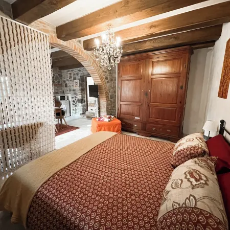 Loft with flowered courtyard in Val d'Orcia Radicofani