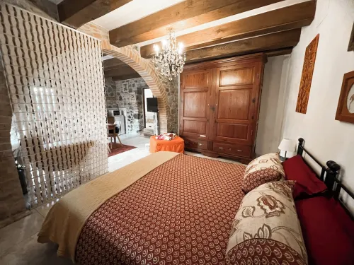 Loft with flowered courtyard in Val d'Orcia Radicofani