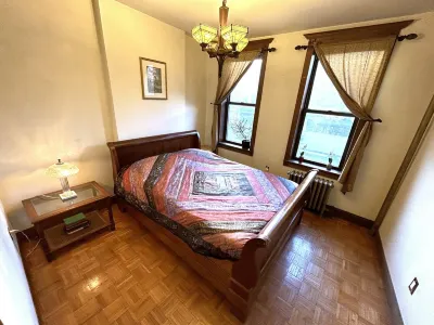 Spacious 2BR in Prospect Heights, Steps from Prospect Park! Hotels in Crown Heights