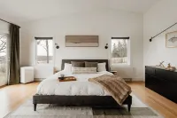 Wellness Retreat with Hot Tub, Gym, Cold Plunge, Office Hotels in Callicoon