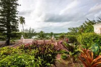 Palm Hill House 4 Bedroom Home - parking