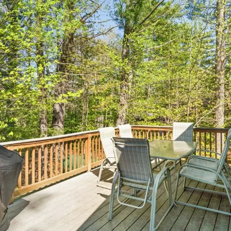 Cozy chalet with WiFi in charming No. Conway