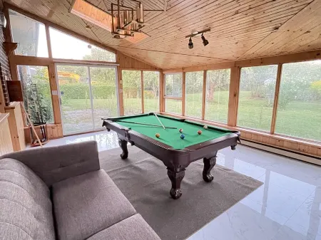 7 Bedroom and 6 washroom House with 2 kitchen and 2 laundry and a huge backyard Отели рядом с достопримечательностью «Markham Convention Centre»