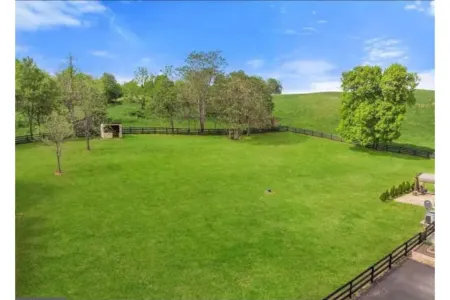 Large Modern House, Wine Country, Delaplane, VA Отели в г. Фокир