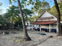 Rustic Beach Front Cabin. Pet Friendly!