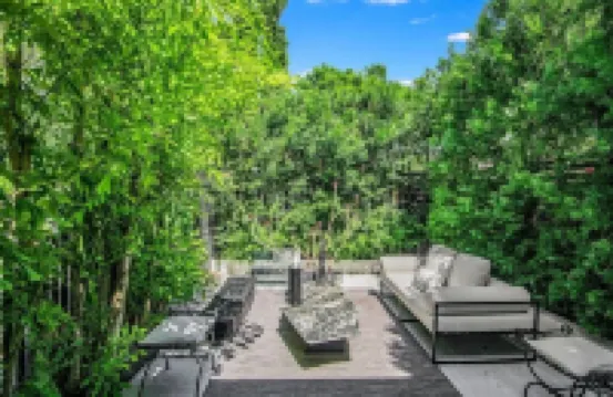 Chic Gated W Hollywood 3BD Villa w/ Pool, Hot tub & Guest House