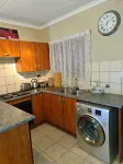 The Retreat, Midrand: - Cozy 2Bed 2Bath Unit. Clean and Family friendly house