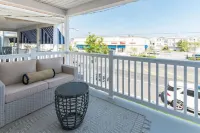 Coastal Centrally Located - 2 bd /1 bath 2nd Floor Unit