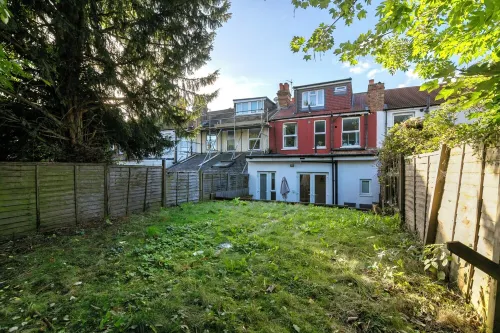 Charming 3-bedroom house in serene Edgware