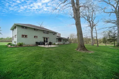 Cozy Secluded Estate with a Private Pond - Easy Access and Pet Friendly