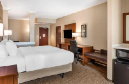 Comfort Inn & Suites Hotels in Independence charter Township
