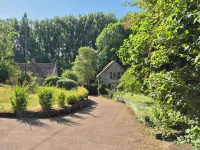 Large property with 2 houses and 1 heated swimming pool 1h20 south of Paris. Hotel a Estouy