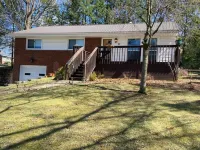 3-bedroom 1.5 bathroom house in Indiana, PA with WiFi, central AC/heat. Hotels in White Township