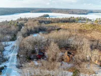 Raccoon House & Spa. Scandinavian style retreat w/ sauna and hot tub.