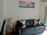 Victorian Charm Home near Thorpe park, Heathrow Airport and Windsor. Hotels in Staines