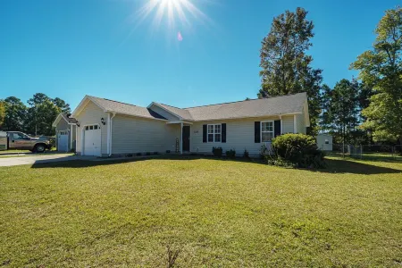 Comfortable 3 Bedroom Home with King Suite, Pool Table & Fenced Yard