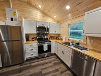 Cozy cabin in a quiet neighborhood near downtown Hamilton